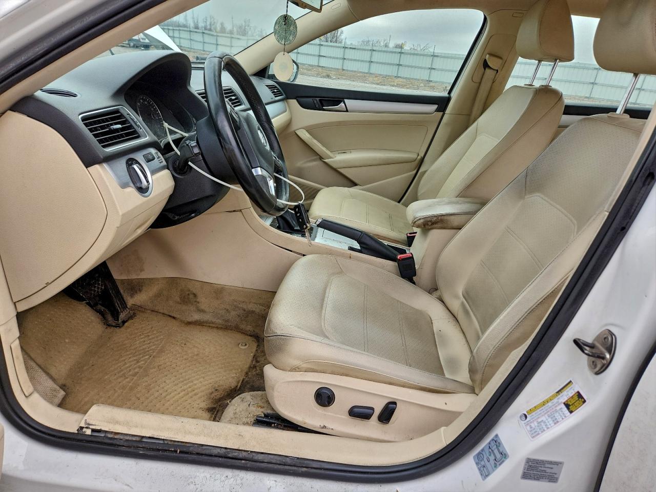 2012 VOLKSWAGEN PASSAT photo 19