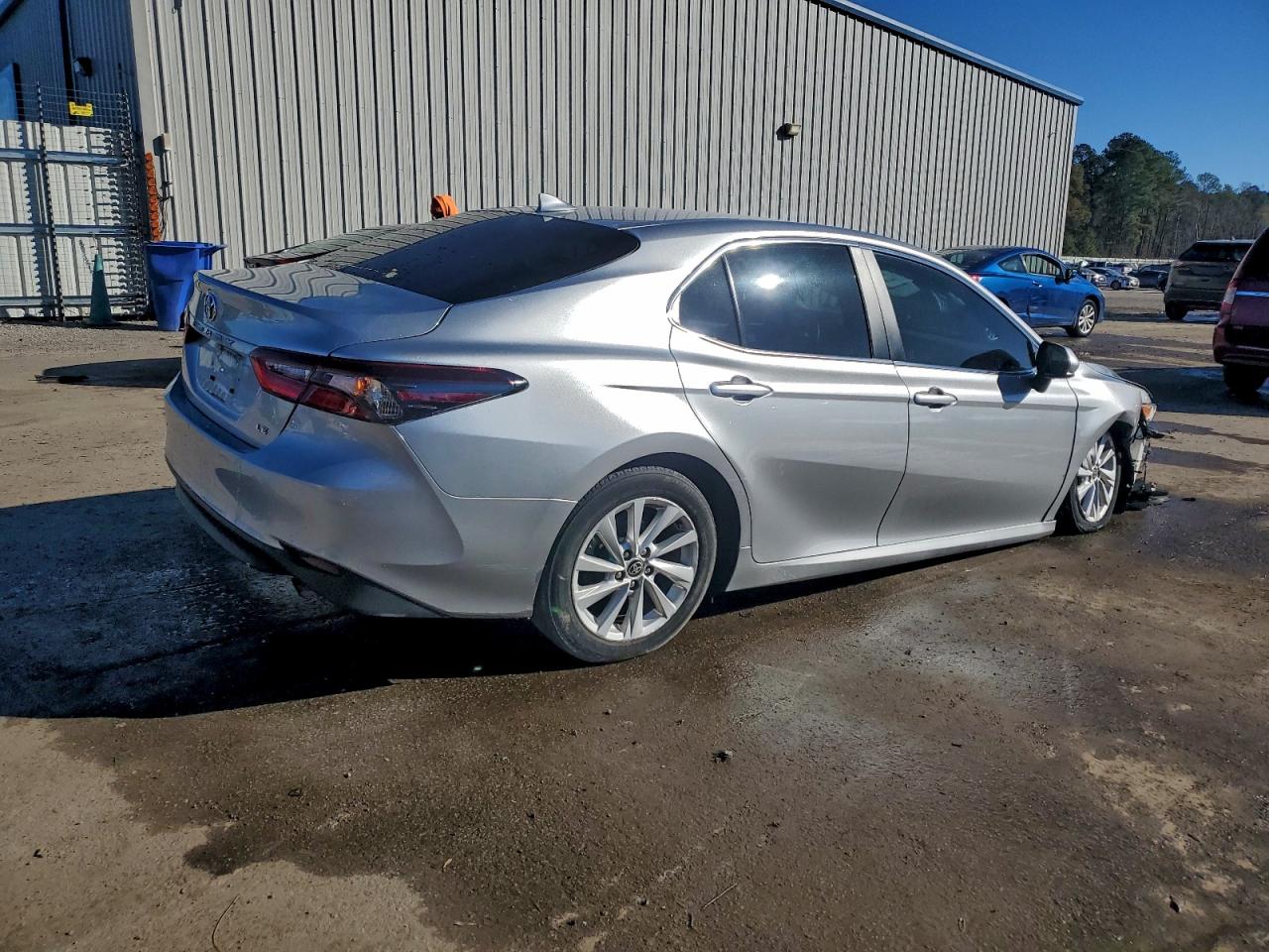 2023 TOYOTA CAMRY LE photo 3