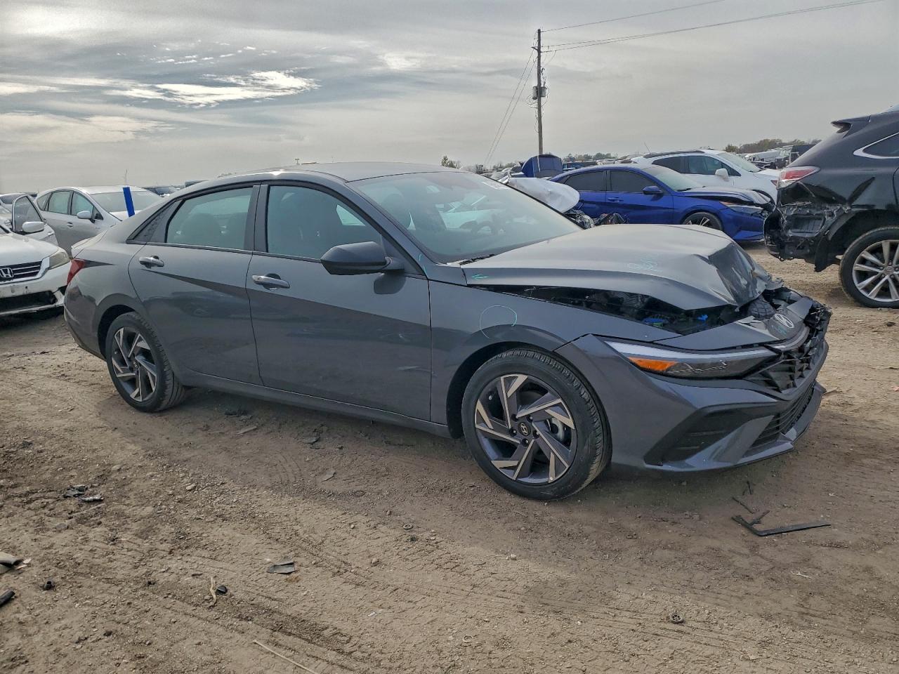 2025 HYUNDAI ELANTRA SEL SPORT photo 4