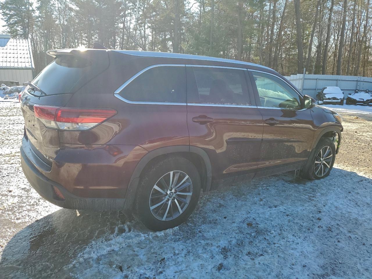2017 TOYOTA HIGHLANDER SE photo 3