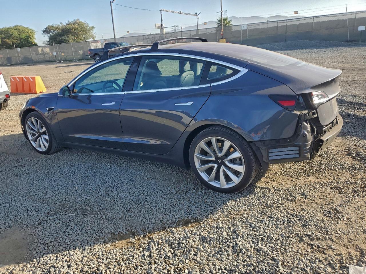 2018 TESLA MODEL 3 photo 2
