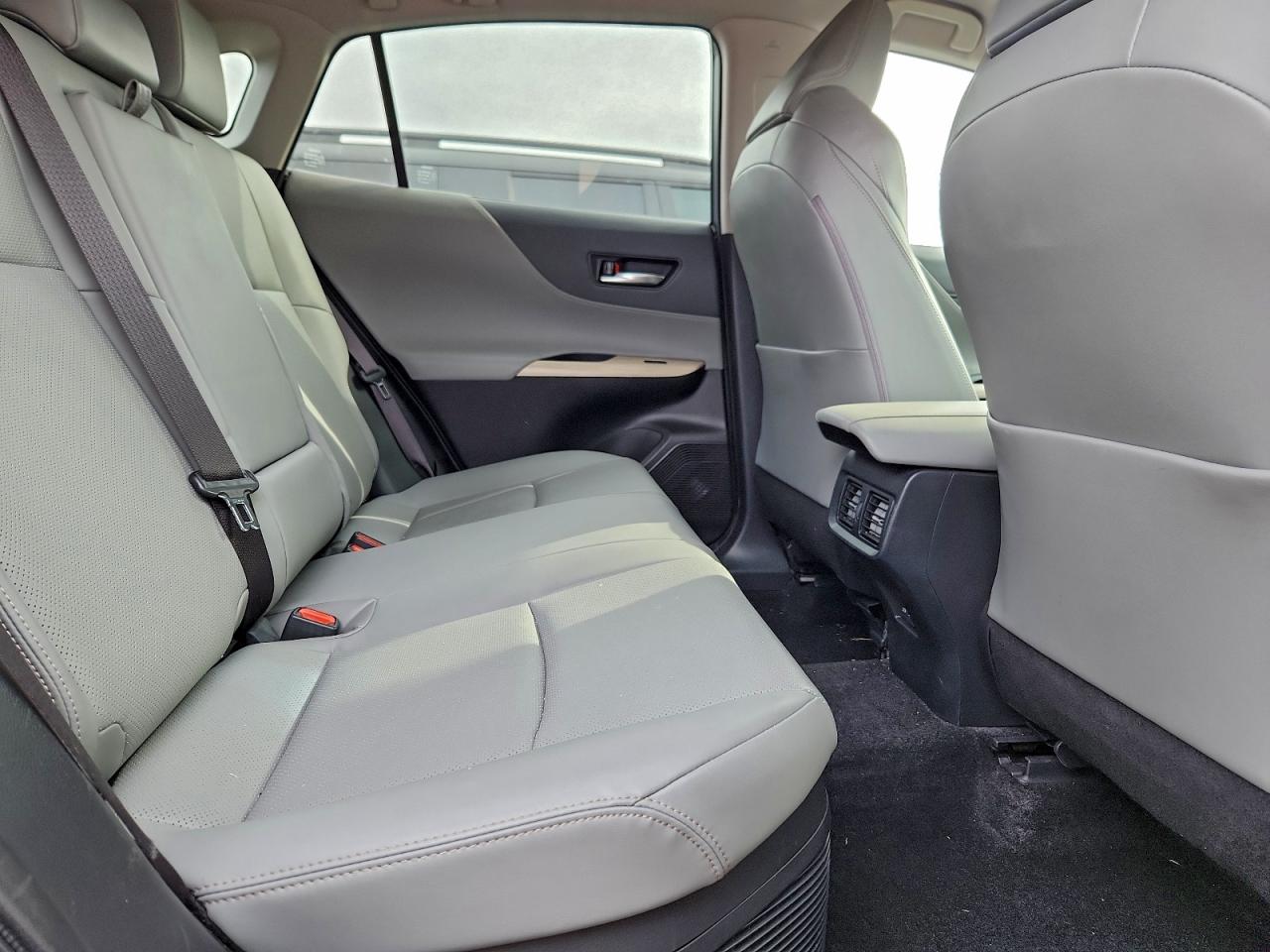 2023 TOYOTA VENZA LE photo 11