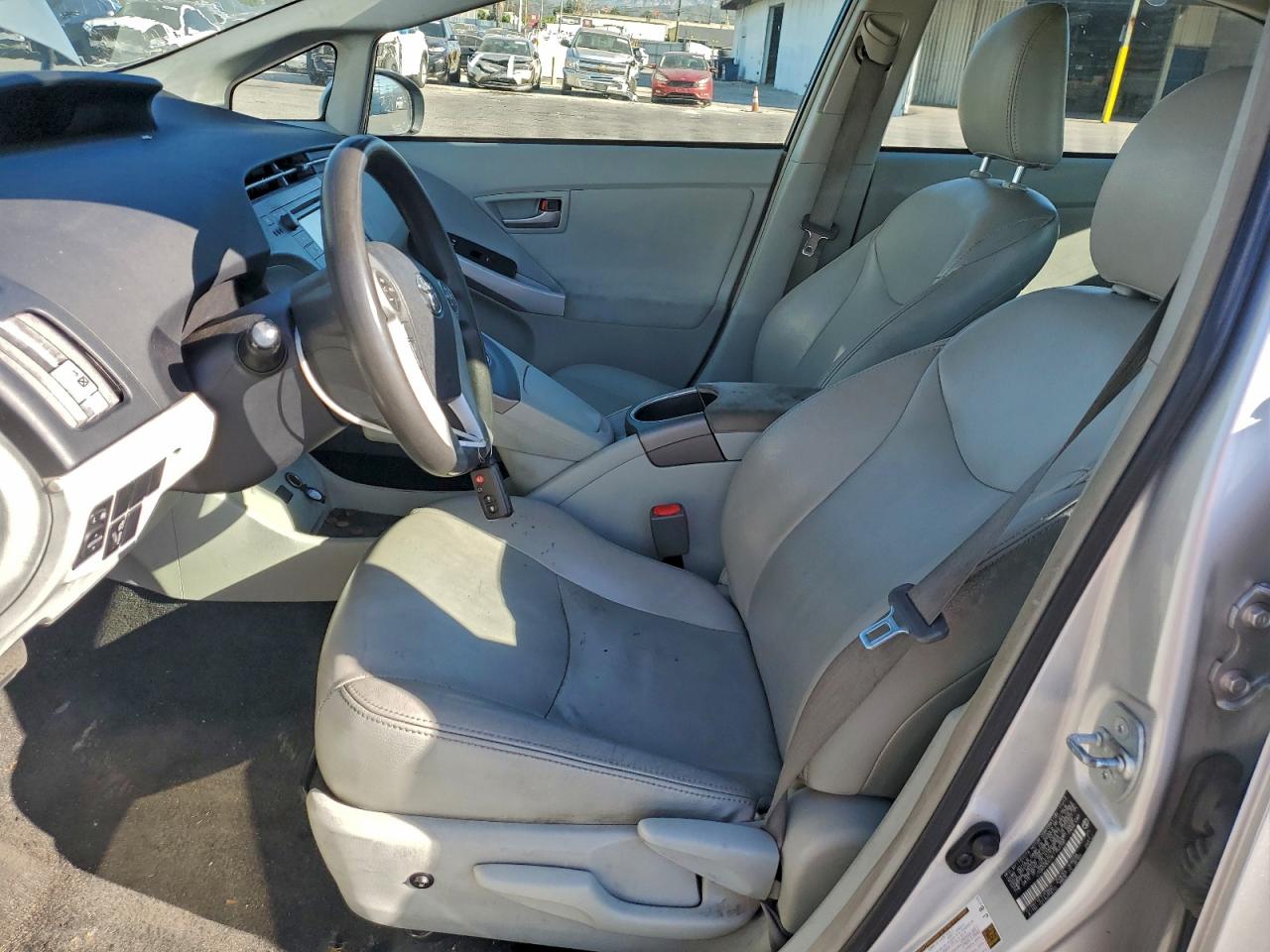 2014 TOYOTA PRIUS photo 7