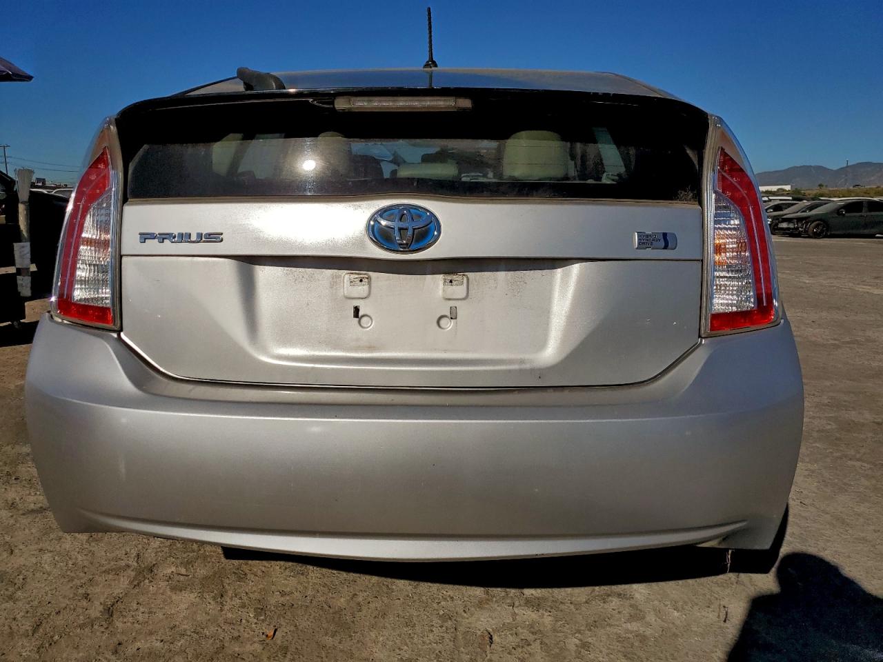 2014 TOYOTA PRIUS photo 6