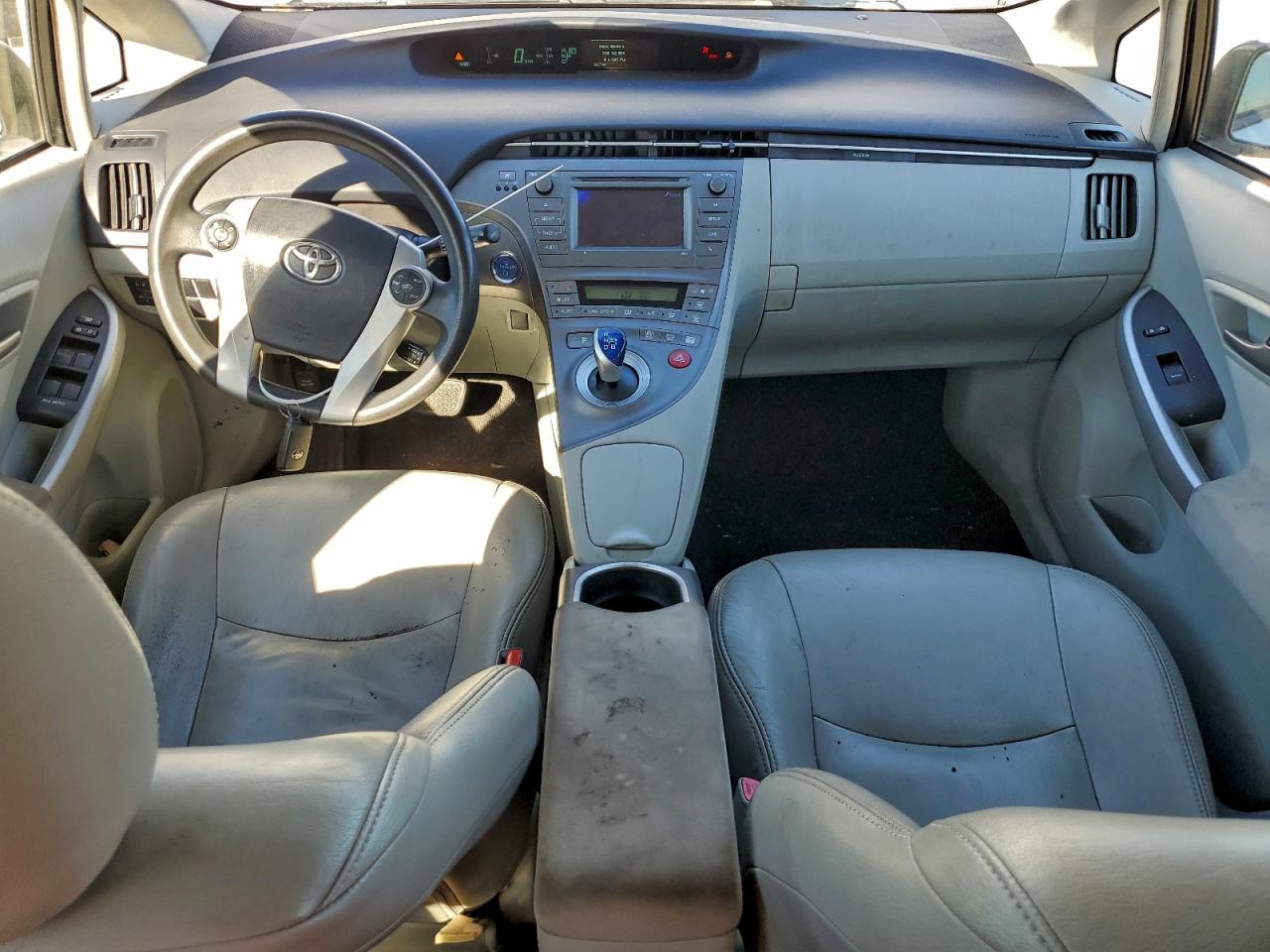 2014 TOYOTA PRIUS photo 8
