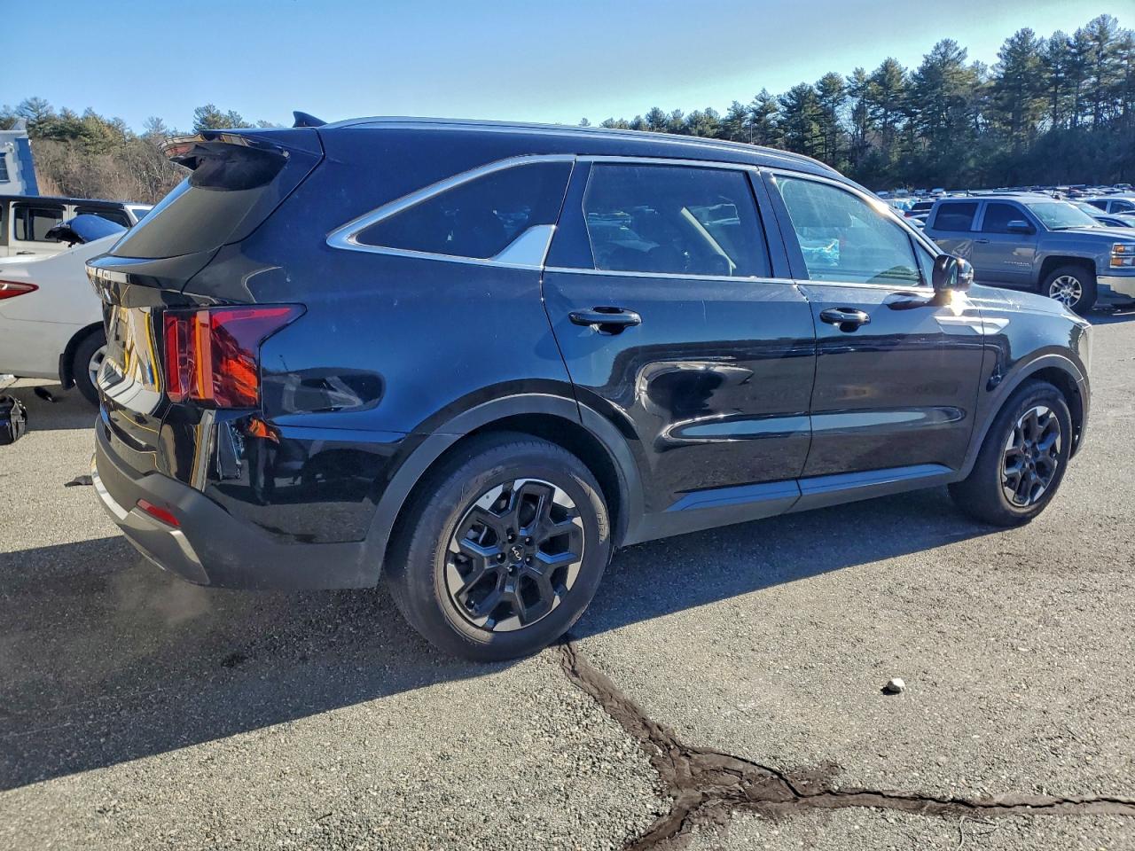 2024 KIA SORENTO S photo 3