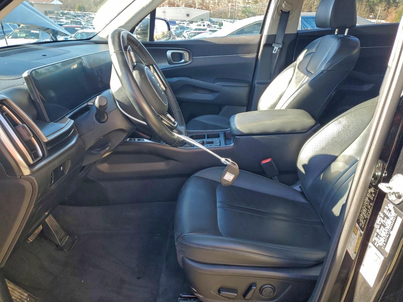 2024 KIA SORENTO S photo 7