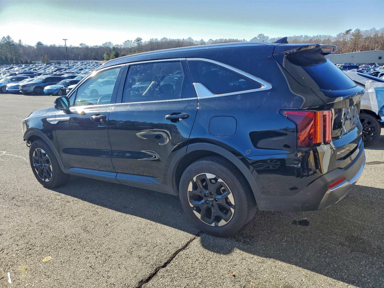 2024 KIA SORENTO S photo 2