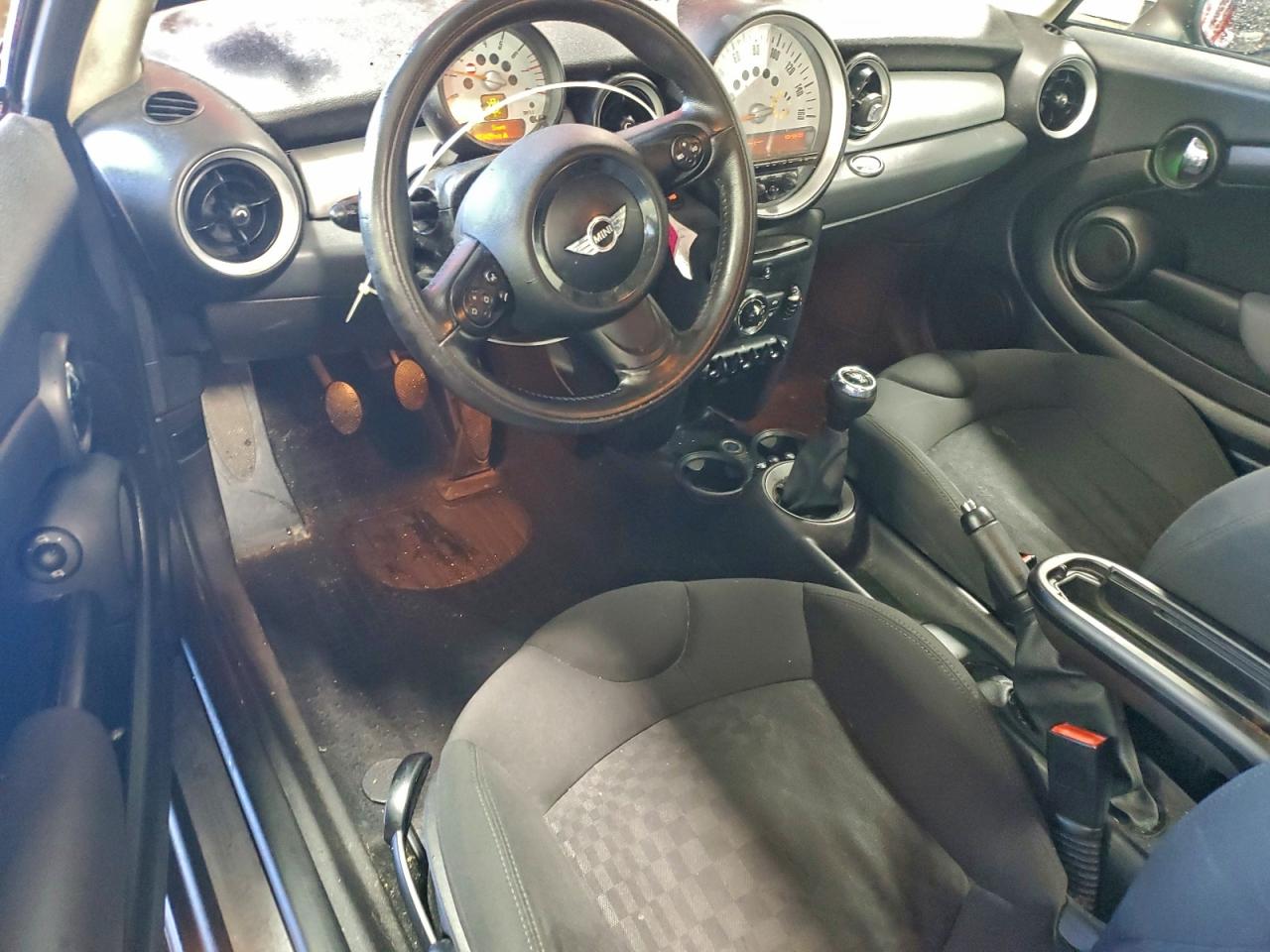 2011 MINI COOPER photo 8