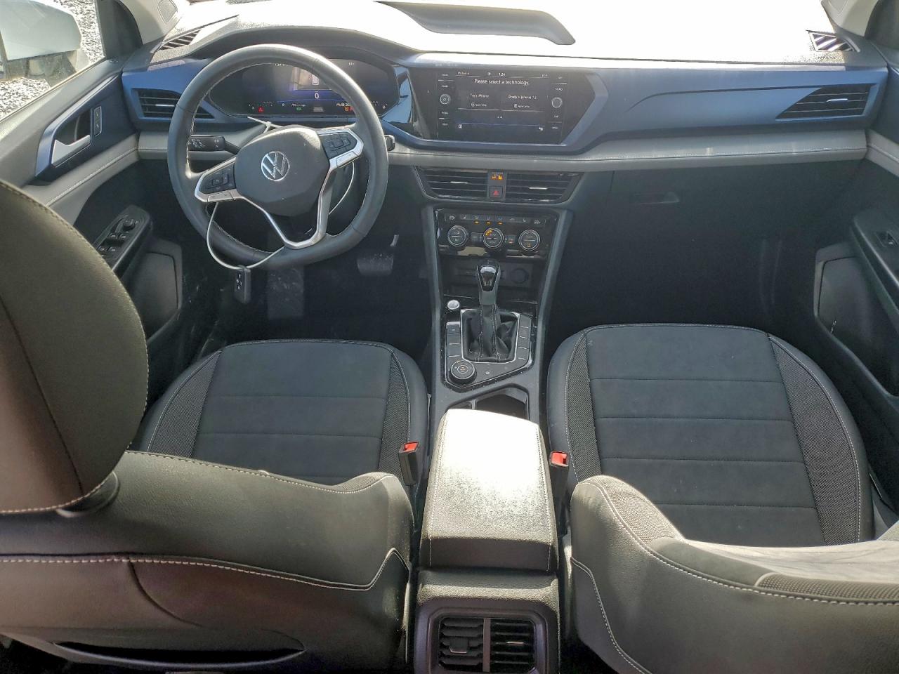 2024 VOLKSWAGEN TAOS SE photo 8