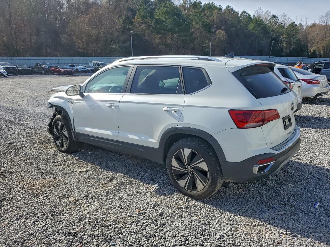 2024 VOLKSWAGEN TAOS SE photo 2
