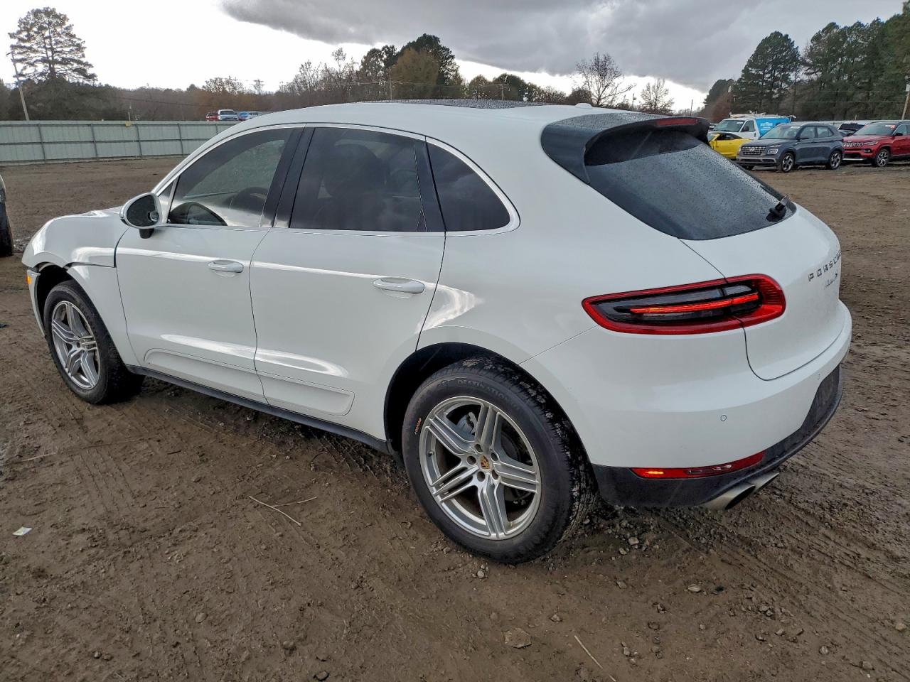 2015 PORSCHE MACAN S photo 2