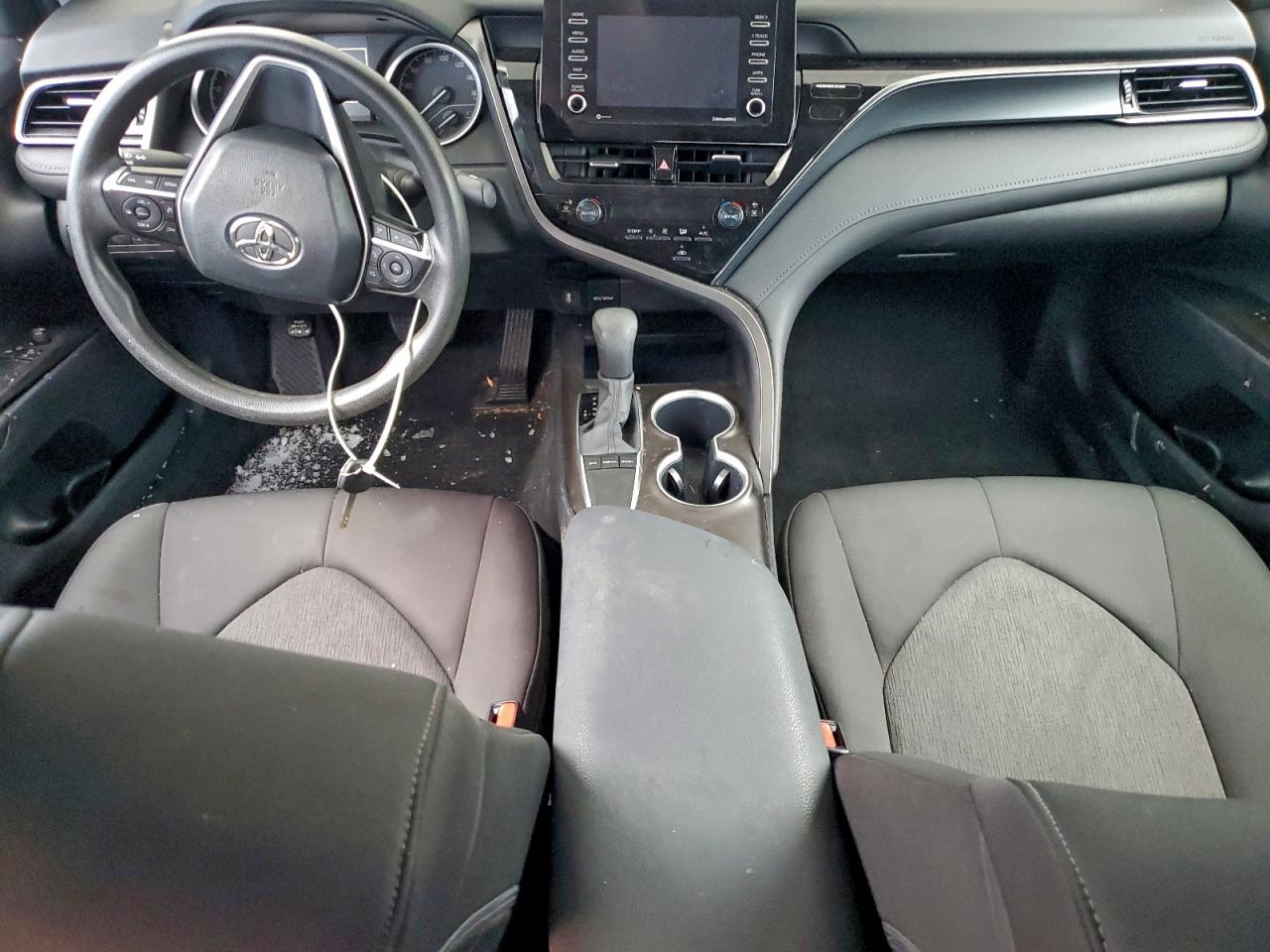 2022 TOYOTA CAMRY LE photo 22