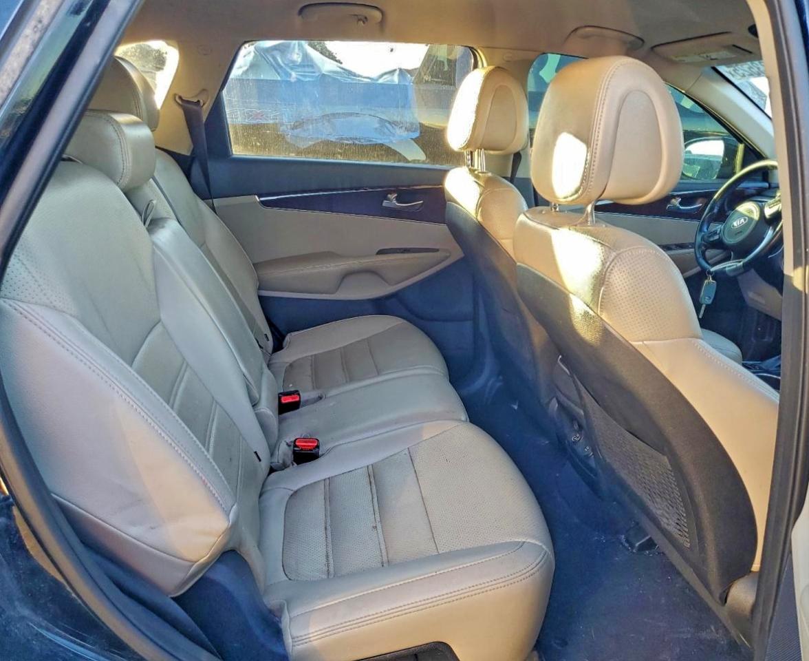 2016 KIA SORENTO LX photo 21