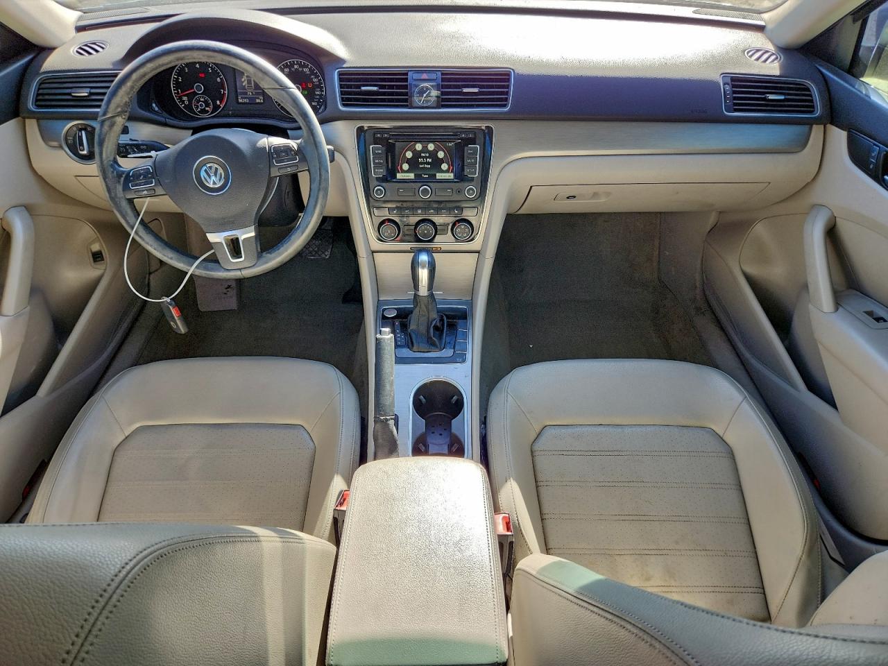 2015 VOLKSWAGEN PASSAT SE photo 8