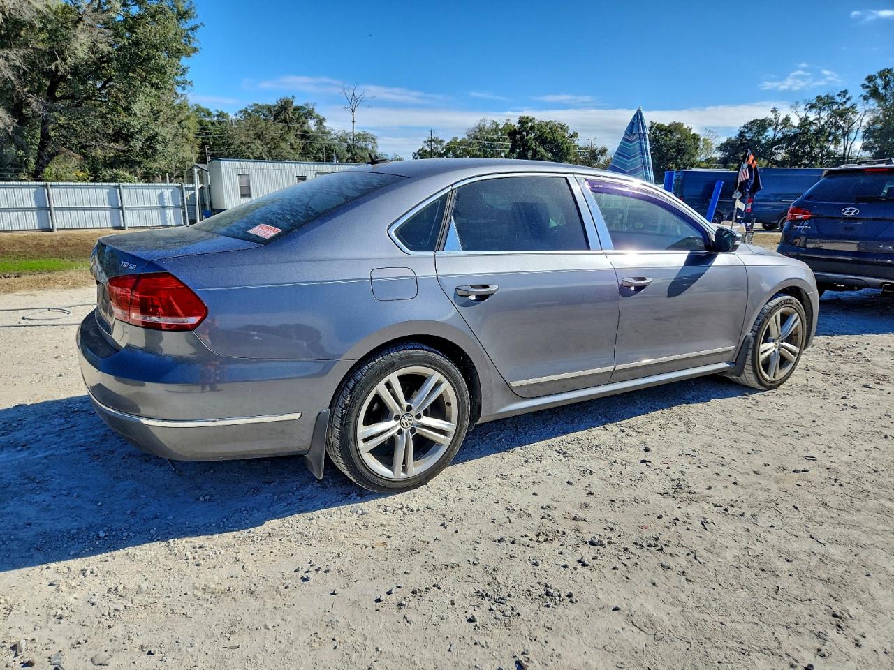 2015 VOLKSWAGEN PASSAT SE photo 3