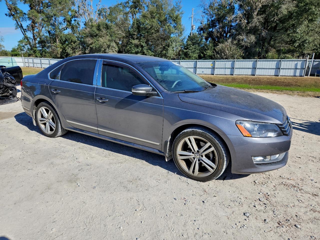 2015 VOLKSWAGEN PASSAT SE photo 4