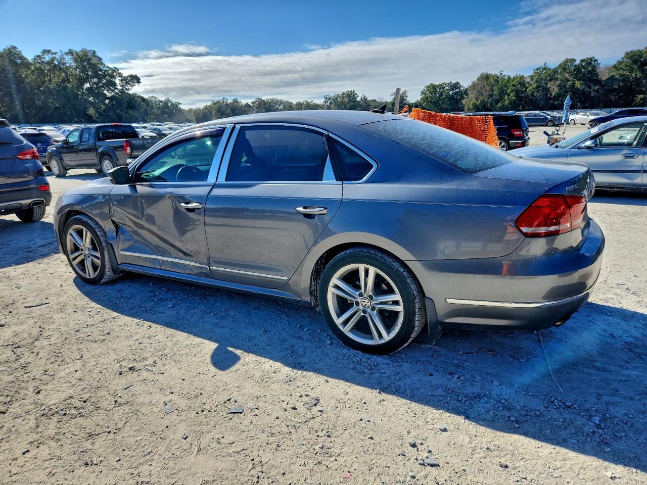 2015 VOLKSWAGEN PASSAT SE photo 2