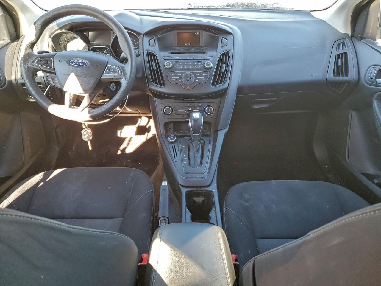 2015 FORD FOCUS SE photo 8