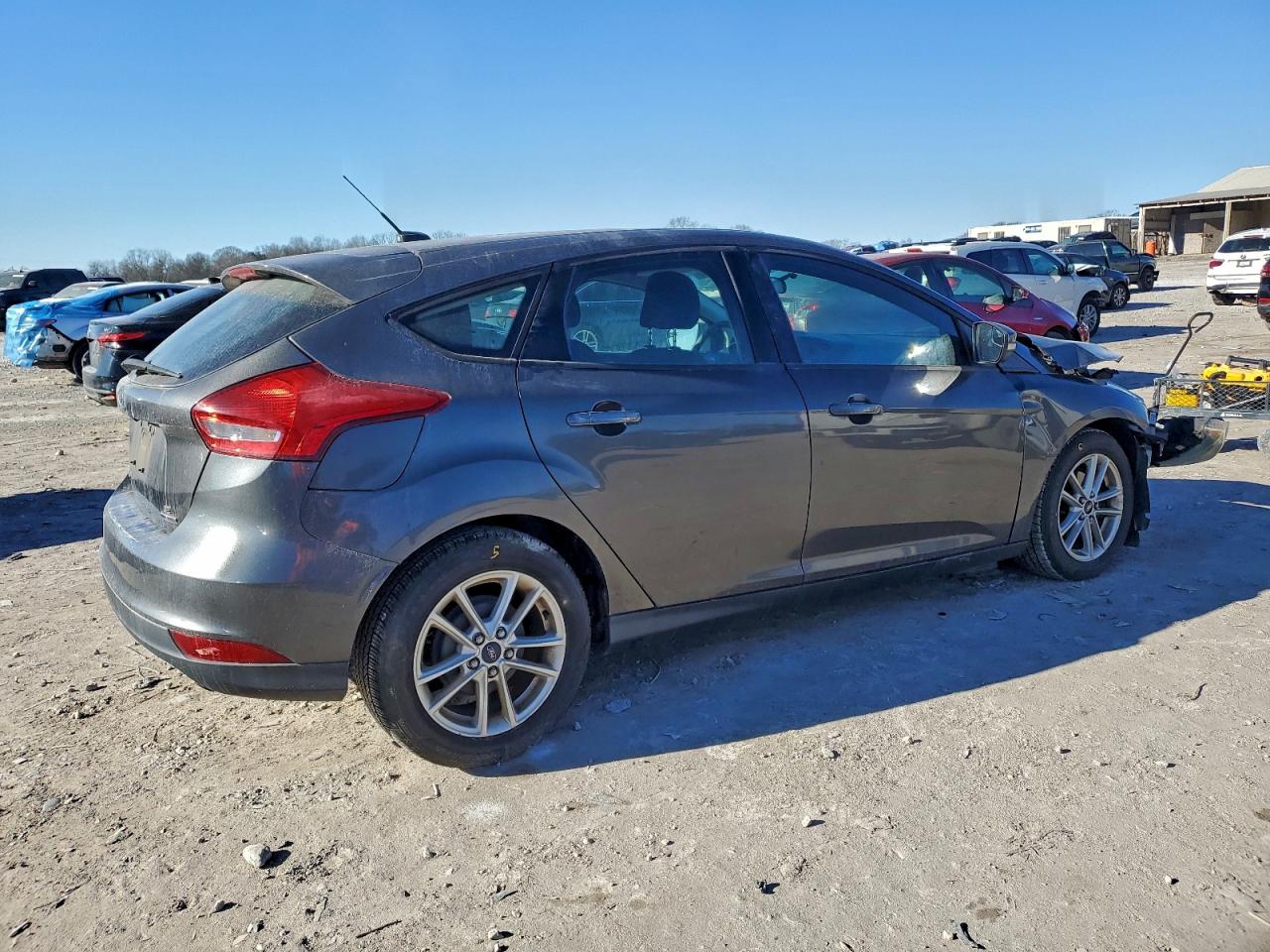 2015 FORD FOCUS SE photo 3