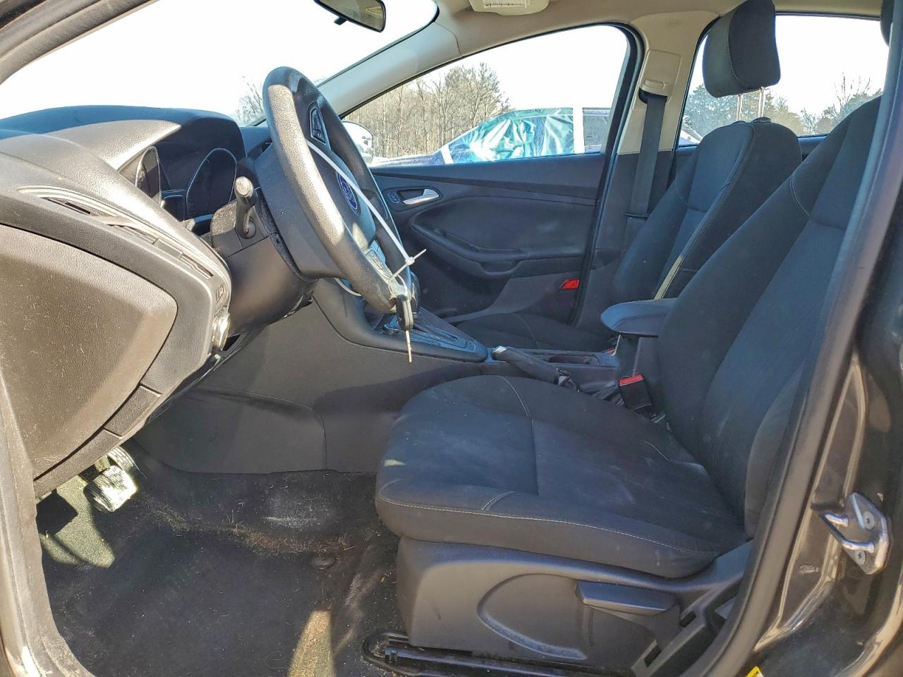 2015 FORD FOCUS SE photo 7