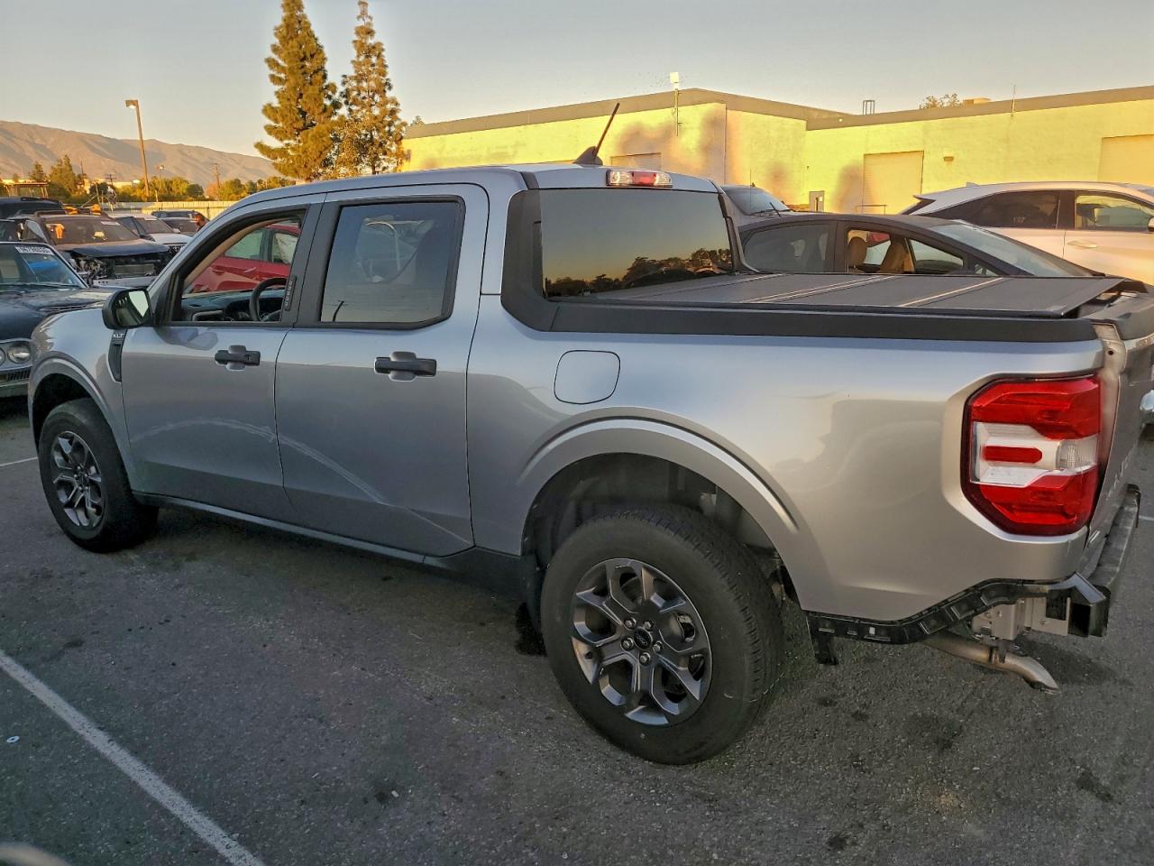 2023 FORD MAVERICK XL photo 3
