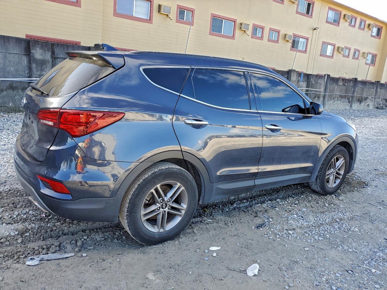 2017 HYUNDAI SANTA FE SPORT photo 3