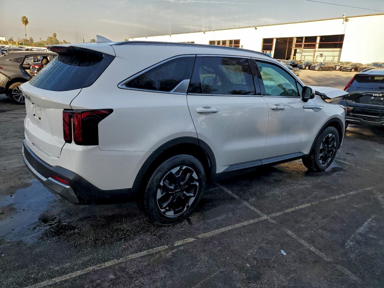 2024 KIA SORENTO S photo 3