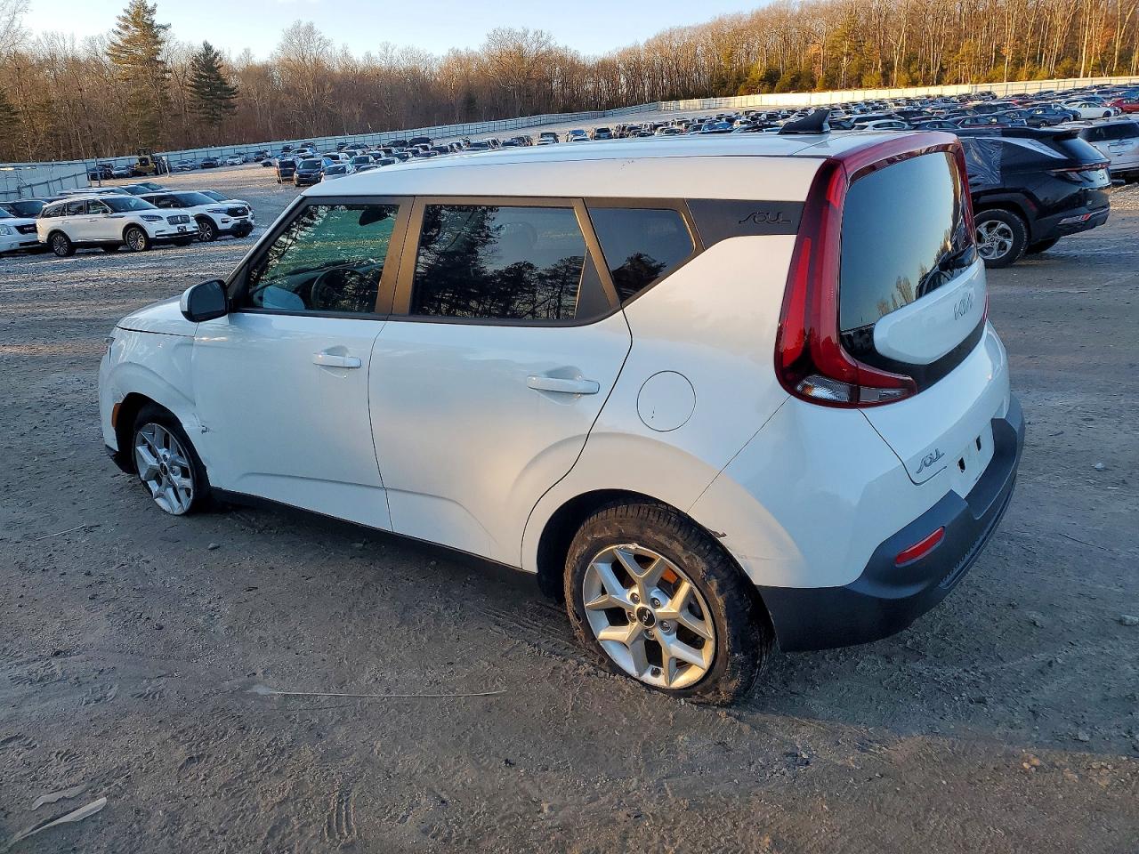 2022 KIA SOUL LX photo 2
