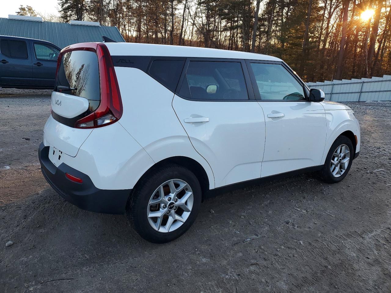 2022 KIA SOUL LX photo 3