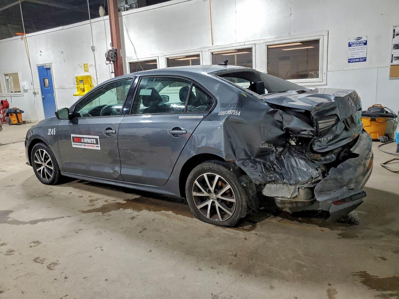 2016 VOLKSWAGEN JETTA SE photo 2