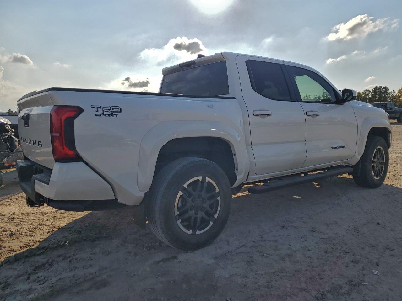 2024 TOYOTA TACOMA DOUBLE CAB photo 3