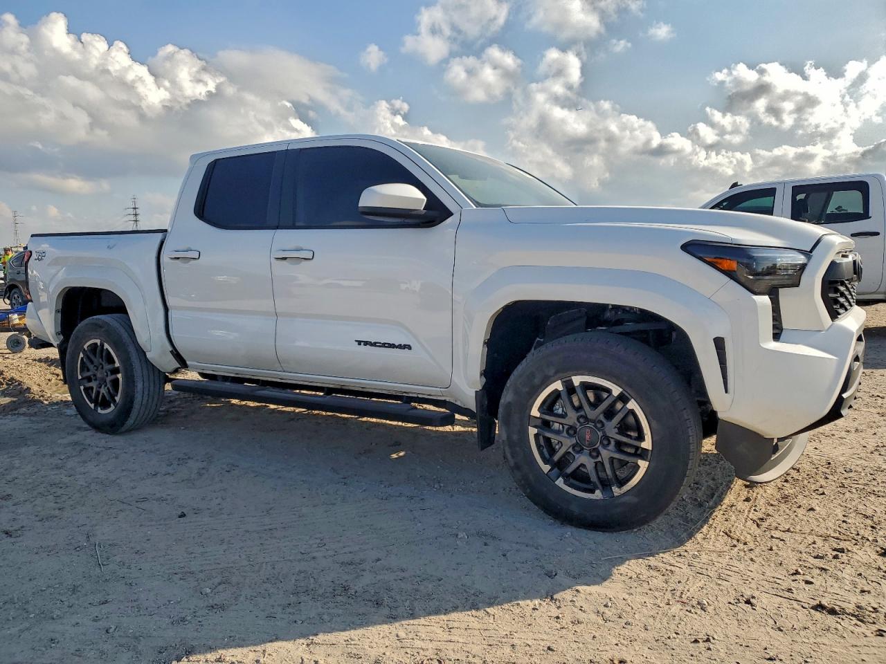 2024 TOYOTA TACOMA DOUBLE CAB photo 4