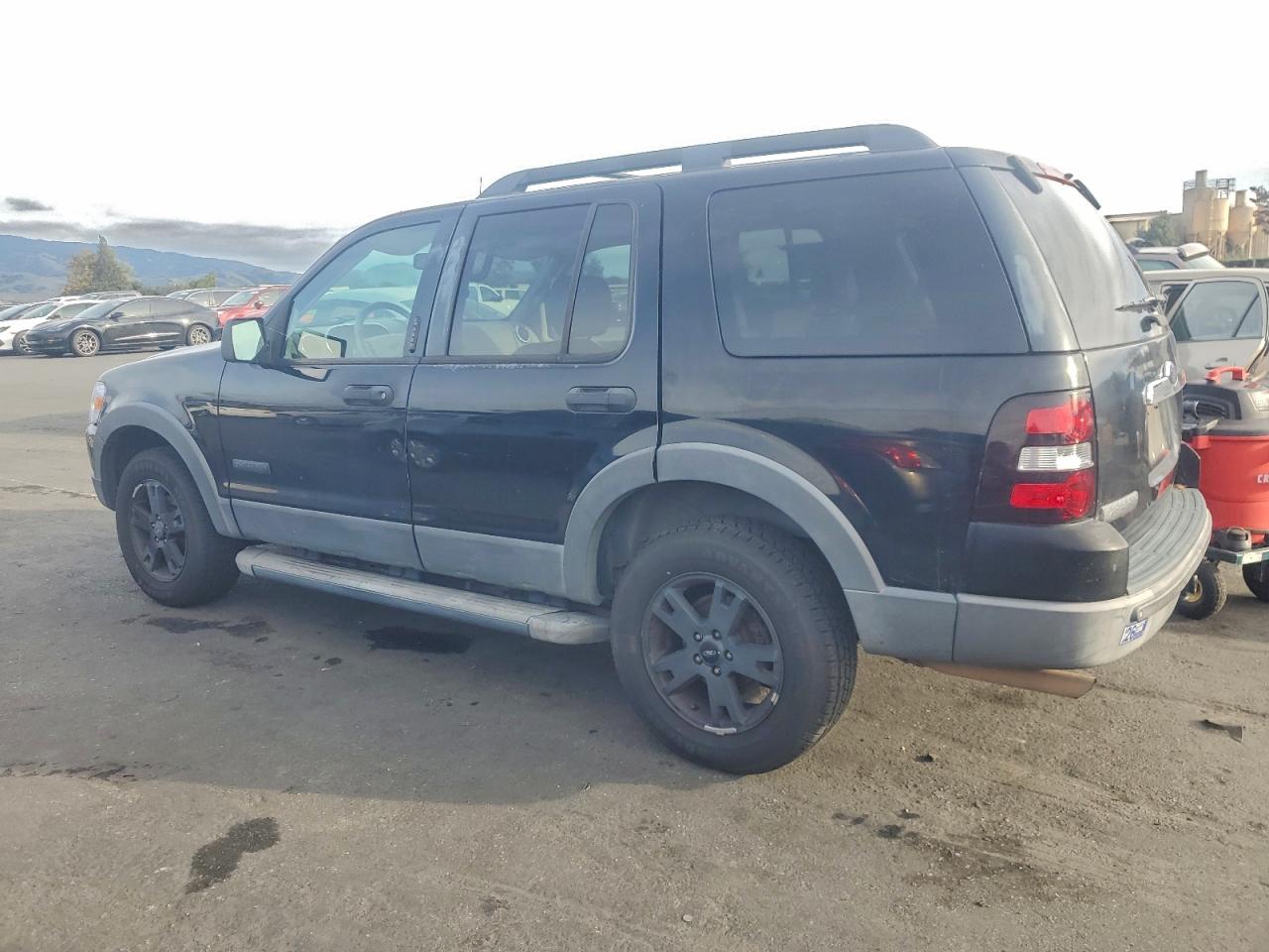 2006 FORD EXPLORER XLT photo 2
