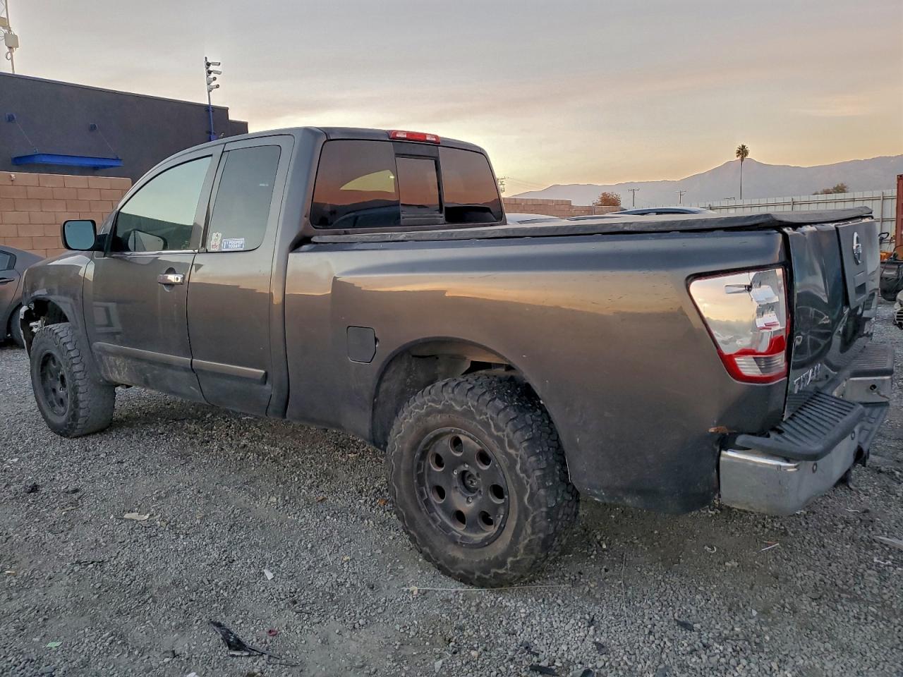 2006 NISSAN TITAN XE photo 2