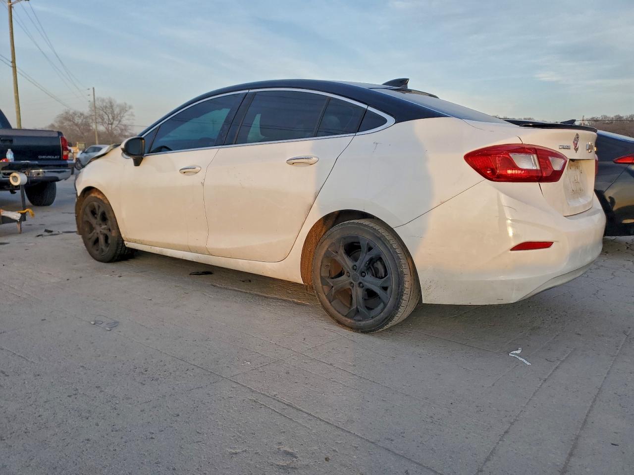 2017 CHEVROLET CRUZE PREMIER photo 2
