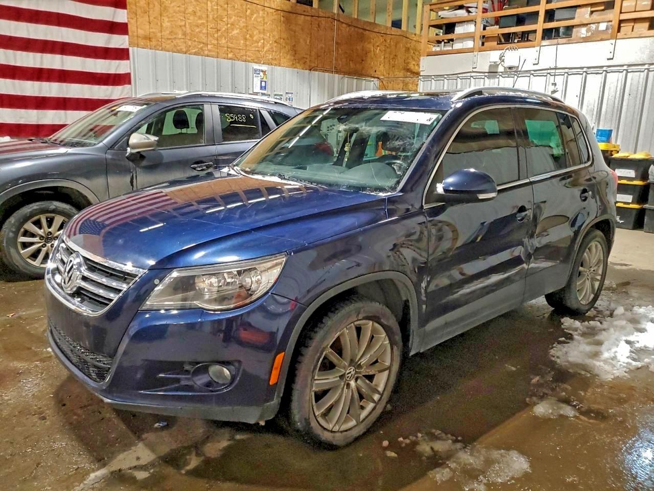 2011 VOLKSWAGEN TIGUAN S — SIDE damage — photo 1