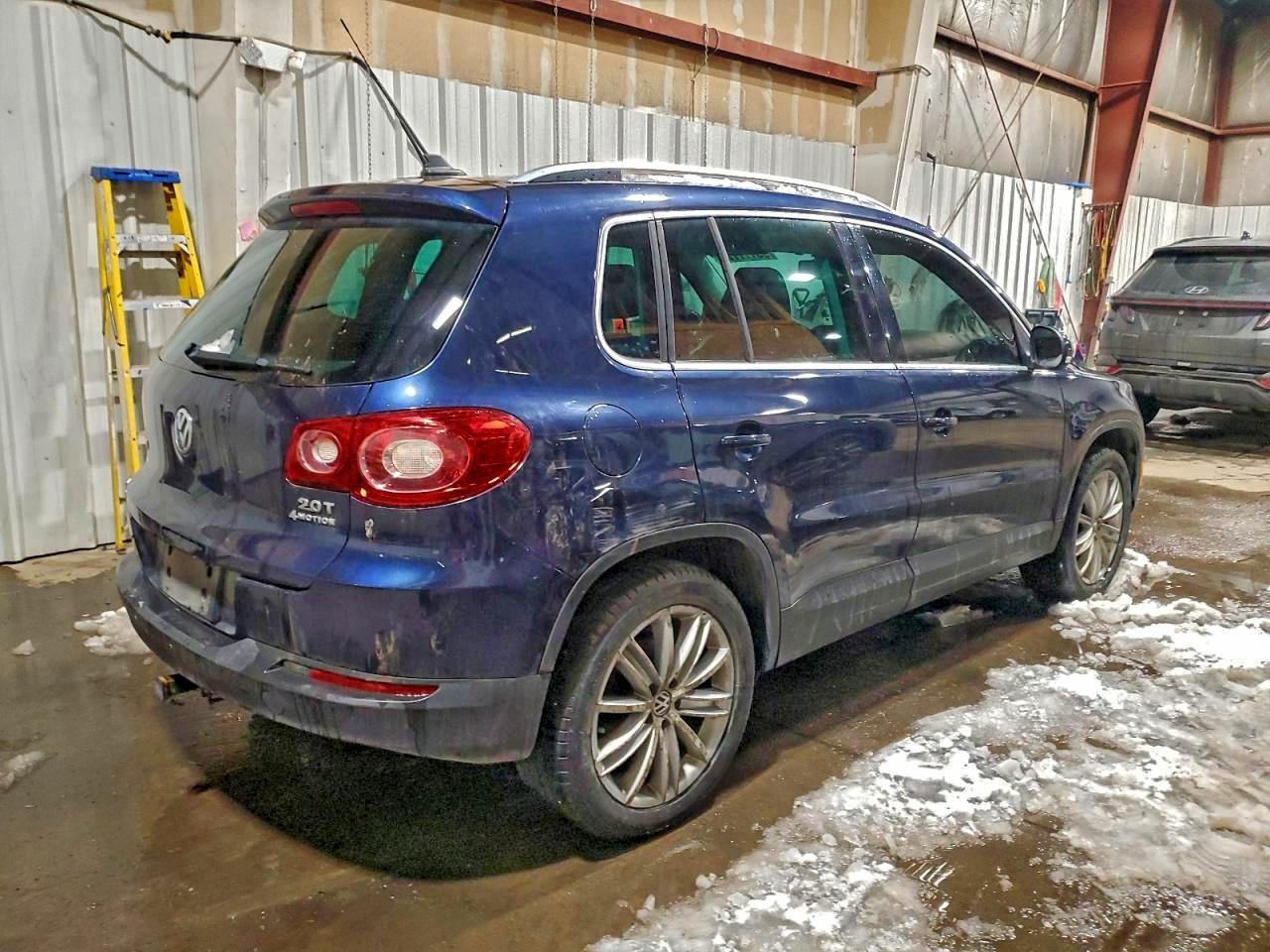 2011 VOLKSWAGEN TIGUAN S photo 3