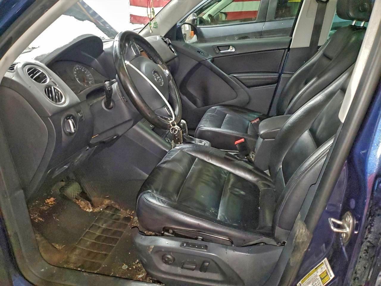 2011 VOLKSWAGEN TIGUAN S photo 7