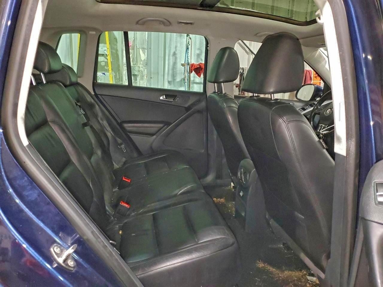 2011 VOLKSWAGEN TIGUAN S photo 11