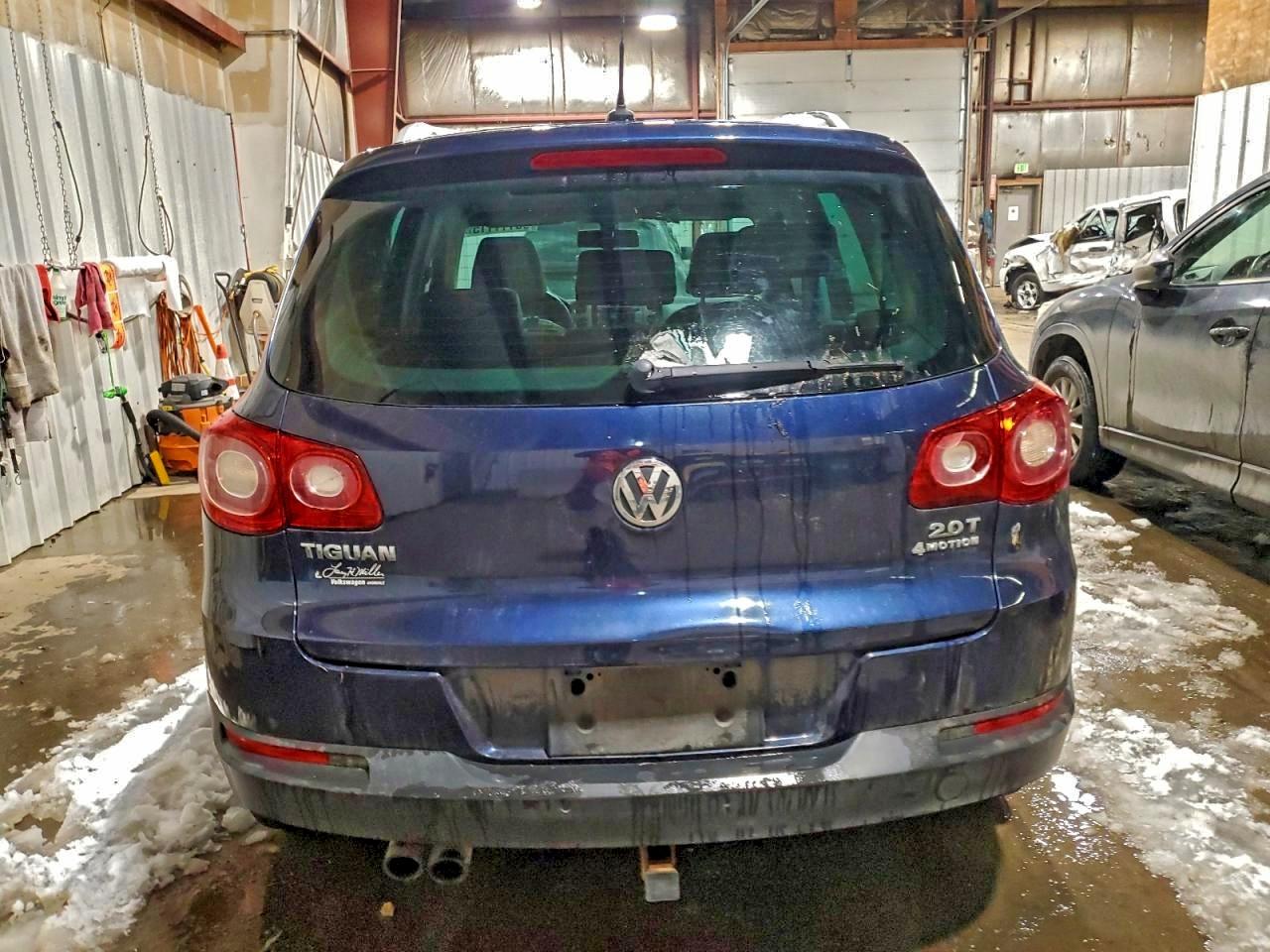 2011 VOLKSWAGEN TIGUAN S photo 6