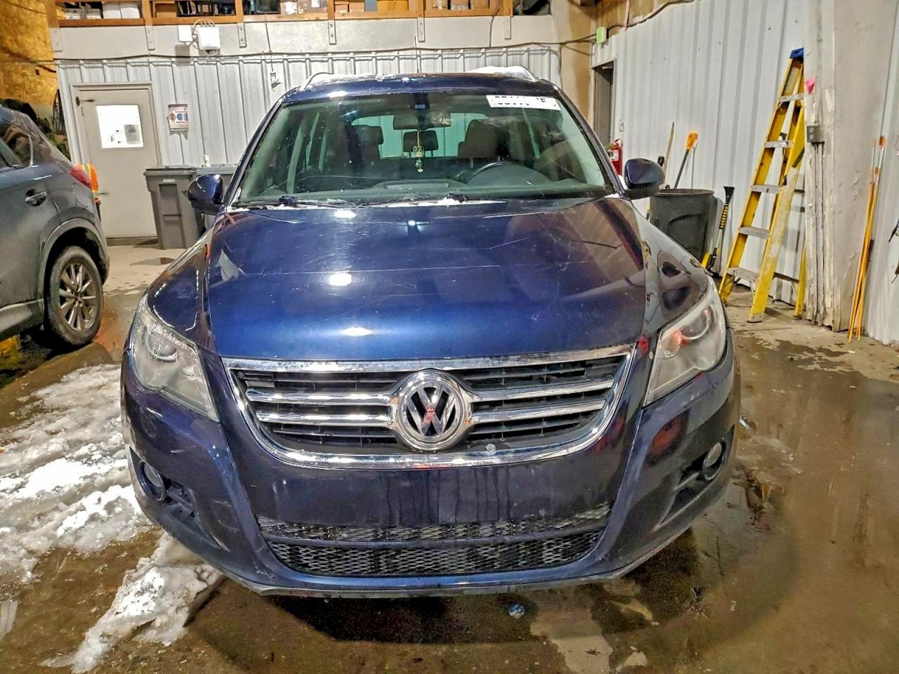 2011 VOLKSWAGEN TIGUAN S photo 5
