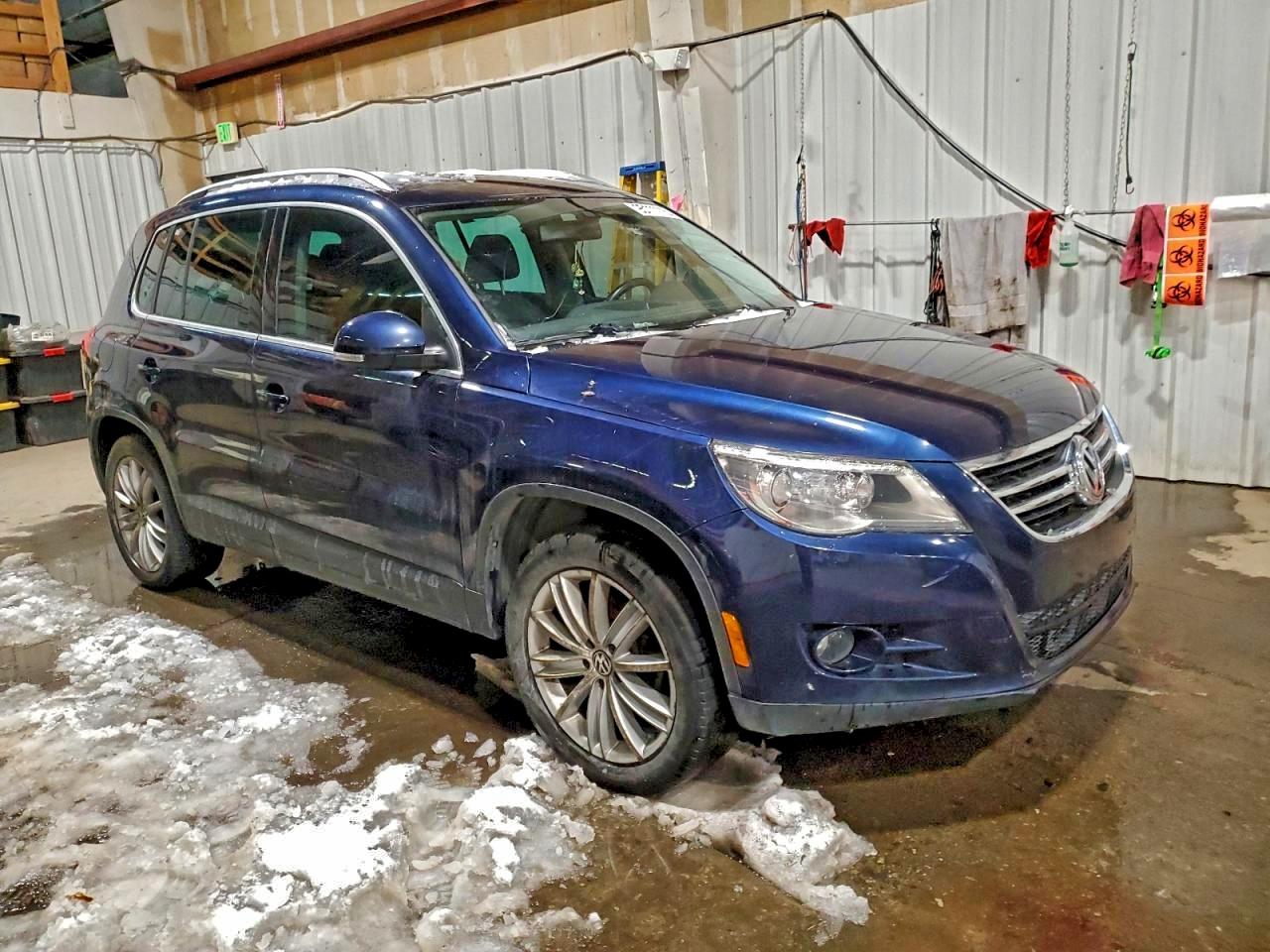 2011 VOLKSWAGEN TIGUAN S photo 4