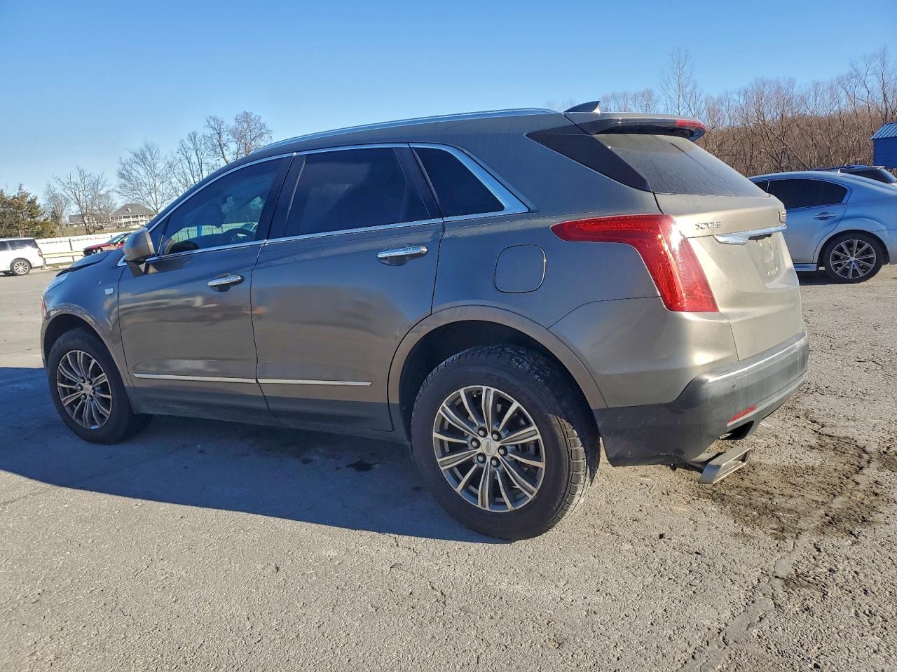 2017 CADILLAC XT5 LUXURY photo 2