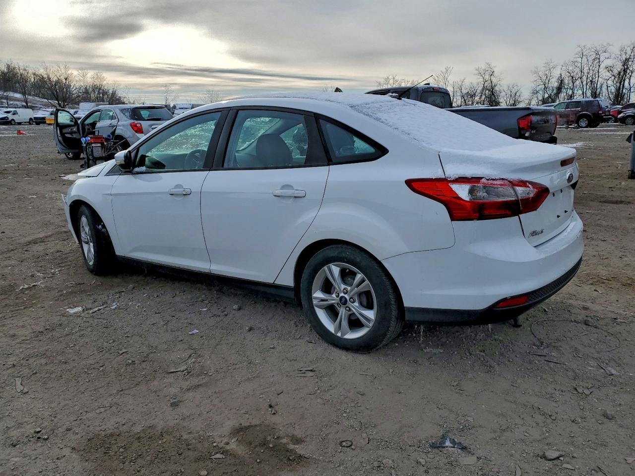 2014 FORD FOCUS SE photo 2