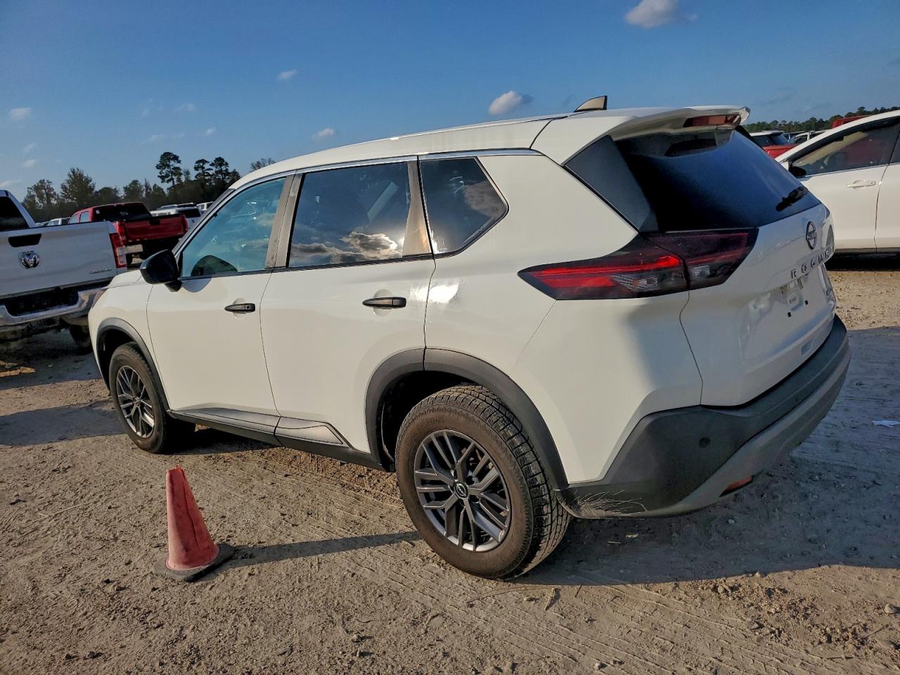 2023 NISSAN ROGUE S photo 3