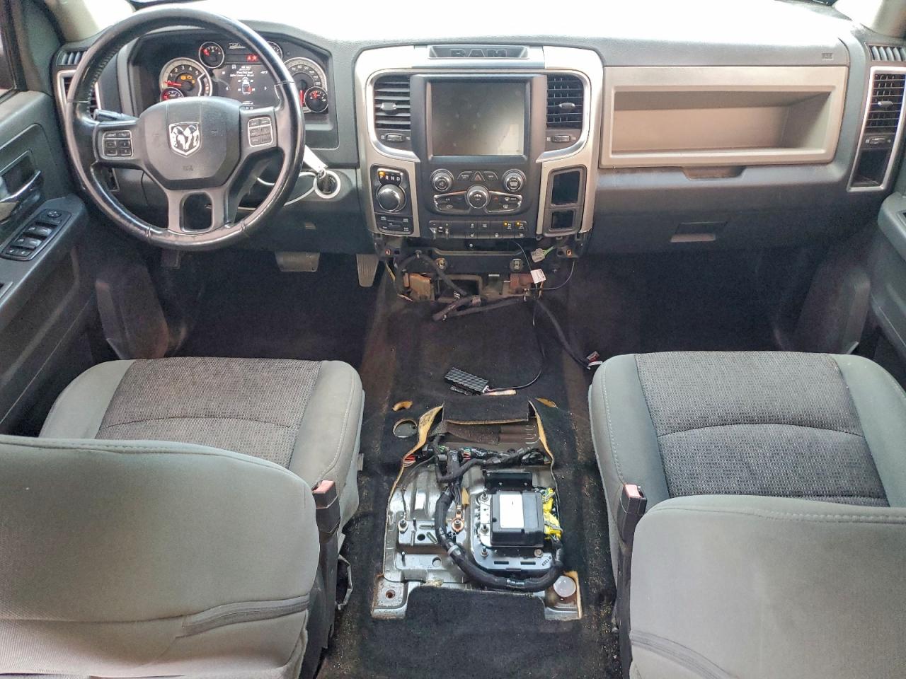 2015 RAM 1500 SLT photo 8