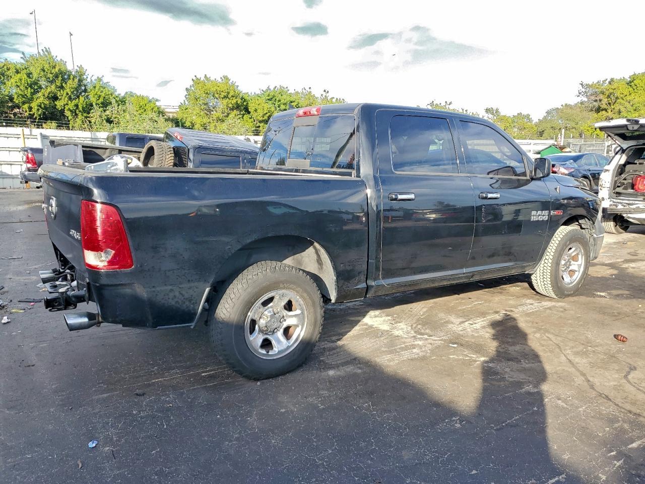 2015 RAM 1500 SLT photo 3