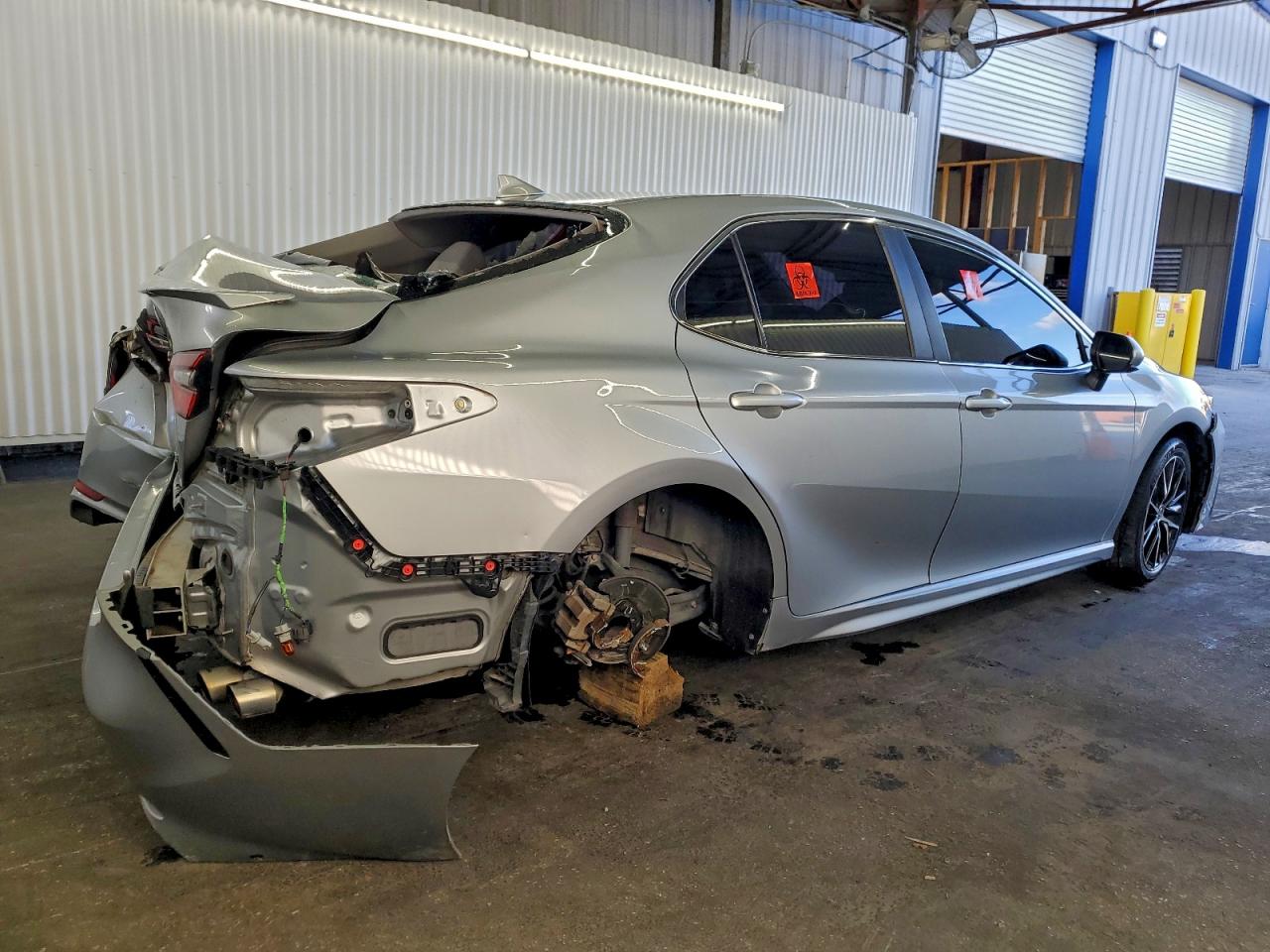 2021 TOYOTA CAMRY SE photo 3
