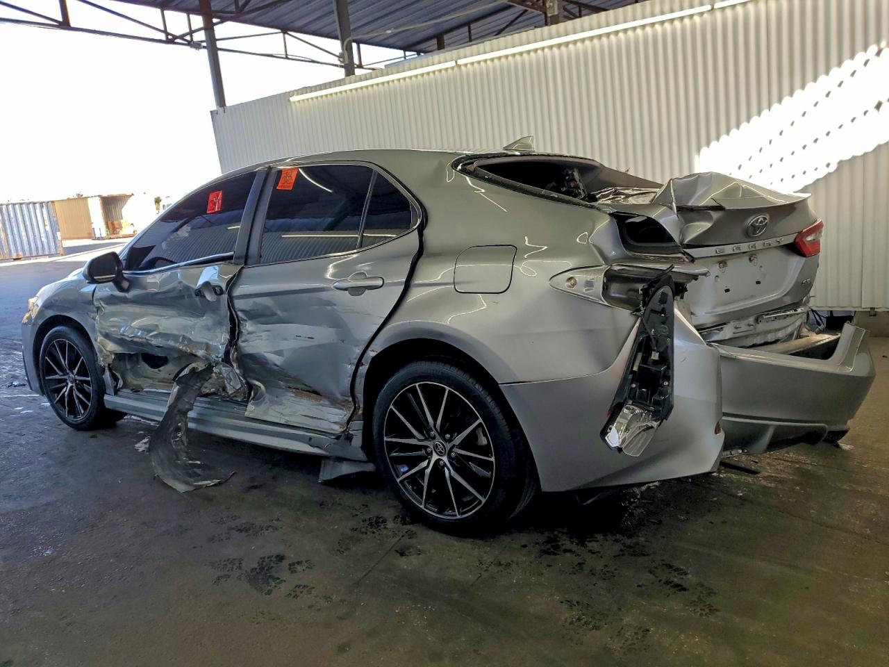 2021 TOYOTA CAMRY SE photo 2